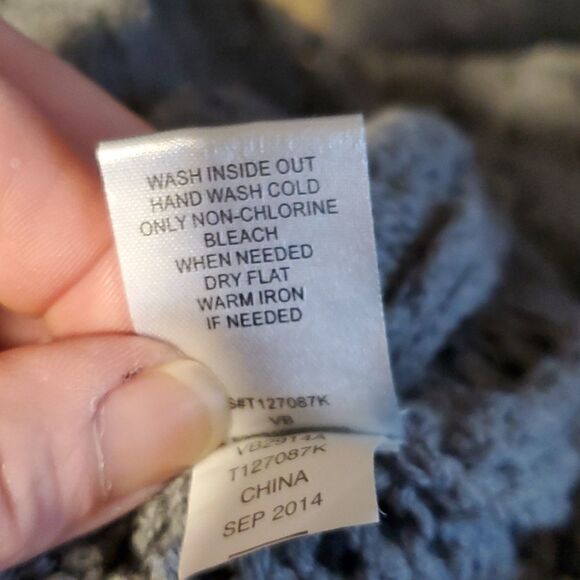 Crochet cardigan shaw style sweater - Picture 7 of 7